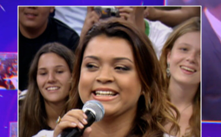 Preta Gil recebe homenagem de Groisman no 'Altas Horas'