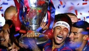 Neymar comorando o titulo do Barcelona na Liga dos Campeões da Europa - Foto: Divulgação