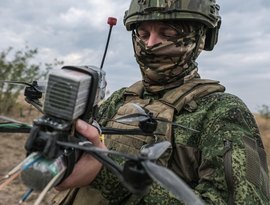 Defesa antiaérea russa intercepta 10 bombas guiadas e 281 drones ucranianos