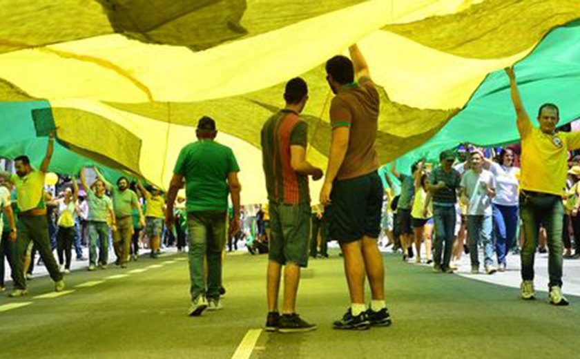 Movimentos sociais defendem mandato de Dilma, mas cobram fim do ajuste fiscal