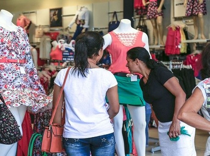 Consumidor deve ficar atento ao &quot;saldão de verão&quot;, alerta Procon/AL