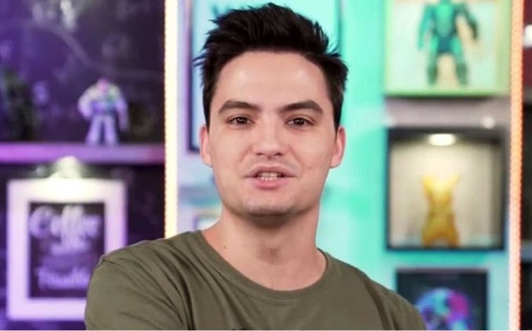 Felipe Neto relata ameaças feitas à mãe dele e diz que caso foi levado à polícia