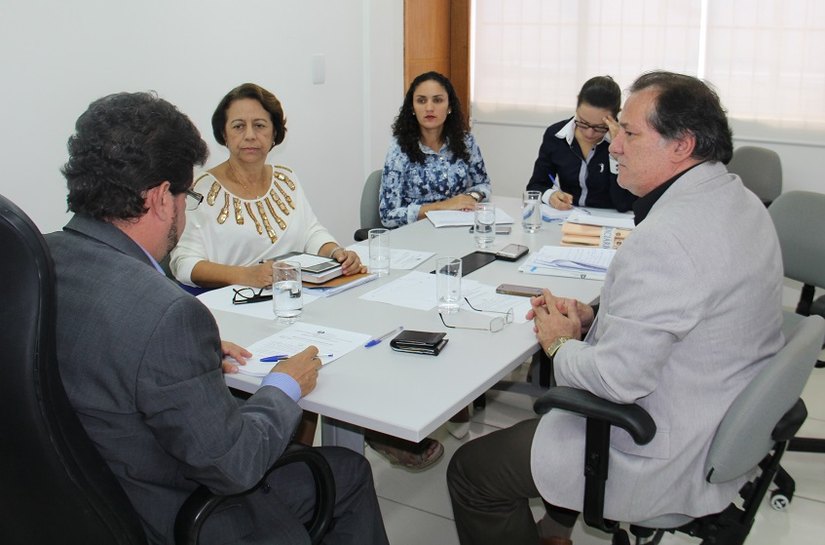 Disque-denúncia contra adoção ilegal passa a funcionar em finais de semana