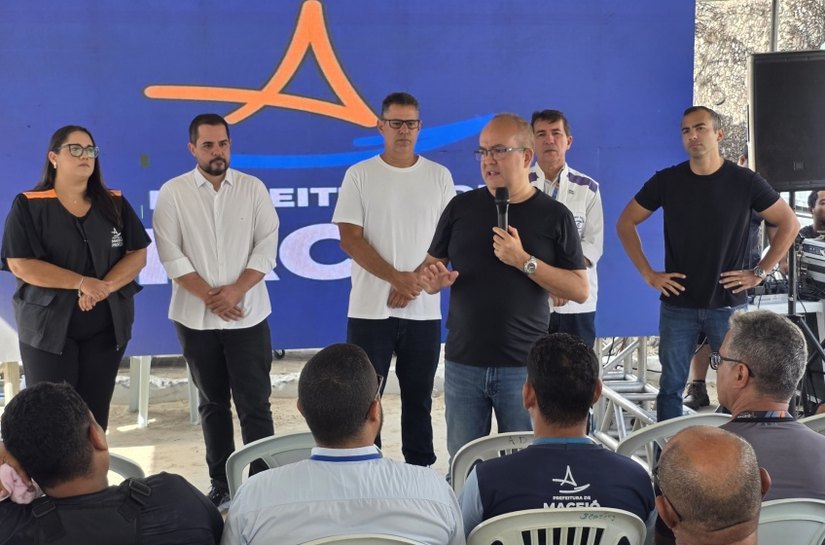 Prefeitura de Maceió reforça orientação a comerciantes da orla para garantir proteção ao consumidor