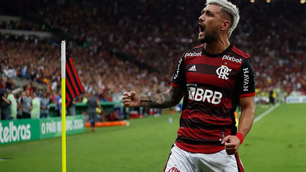 Arrascaeta treina e pode reforçar Flamengo contra o Corinthians; Allan passa por cirurgia