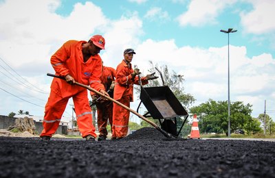 Prefeitura já usou mais de 3 mil toneladas de asfalto para recuperar vias