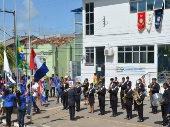 Coruripe comemora os 200 anos de Alagoas com desfile e apresentações