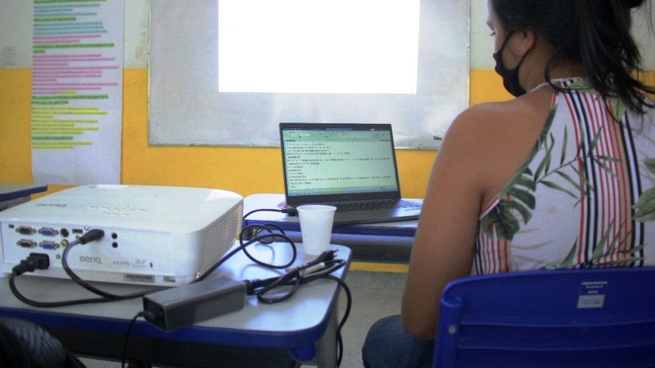 Situação de emergência em Penedo gera retomada das aulas remotas pela Semed