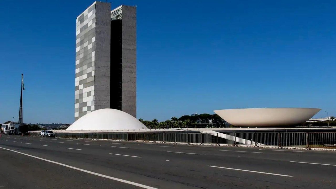 Governo reforça fiscalização para conter alta dos combustíveis