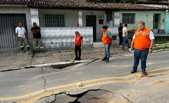 Afundamento do asfalto