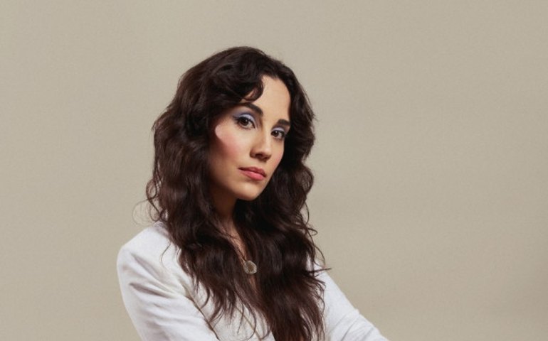 Myra Ruiz faz show com reflexões vividas durante o isolamento