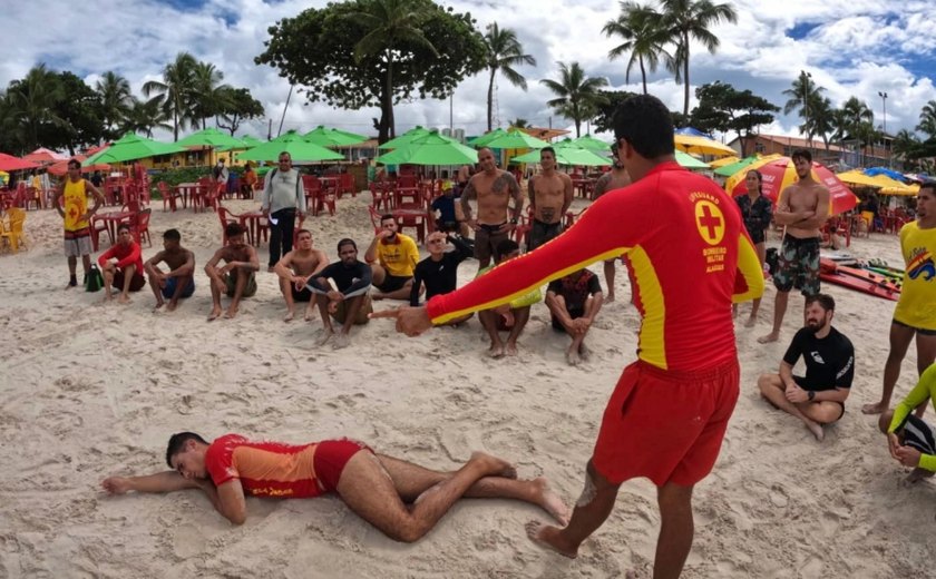 Bombeiros e Sobrasa oferecem treinamento gratuito na Praia do Francês