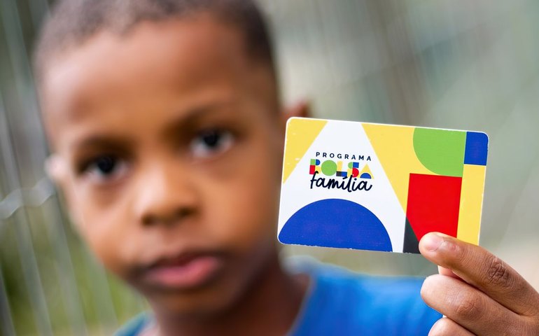 Caixa paga Bolsa Família a beneficiários com NIS de final 3