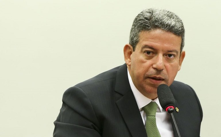 Pelos ‘mais pobres’, Lira pede reorganização dos programas de renda mínima