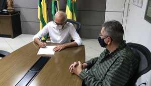 Prefeito Edvaldo autoriza licitação que viabilizará obra de duplicação da ponte do Rio Poxim.jpg