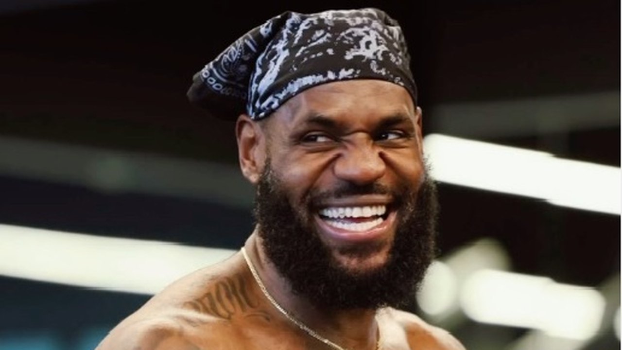 LeBron brinca com ala-pivô que marcou 53 pontos e quebrou recorde em jogo da WNBA: 'Deve ser o tênis'