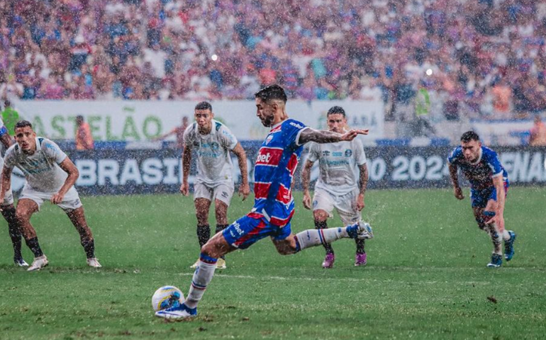 Grêmio perde do Fortaleza, se afunda na zona de queda e pode cair para lanterna do Brasileirão