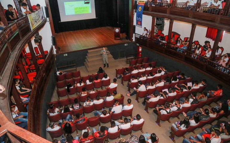 Estudantes da rede pública de Penedo são orientados sobre abuso e violência sexual