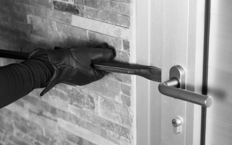 Ladrão invade residência em Arapiraca e furta moto