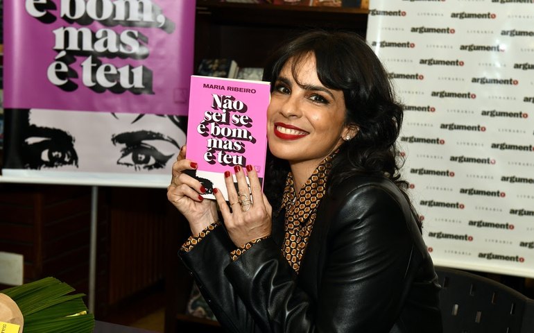 Maria Ribeiro lança livro de crônicas ‘Não sei se é bom, mas é teu’ em noite de autógrafos no Rio