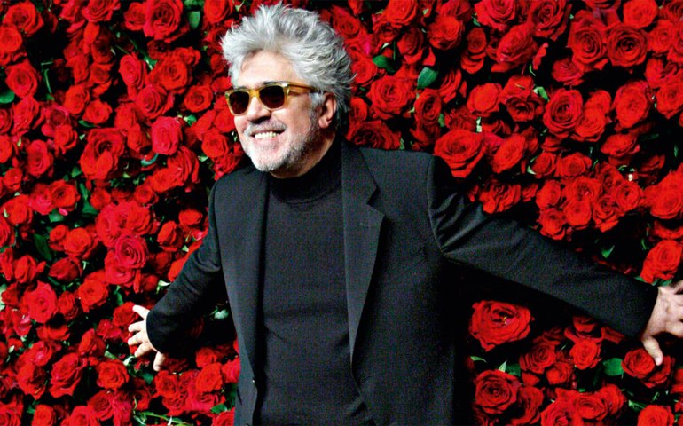 À espera de ‘Mães Paralelas’, Netflix libera 11 filmes de Almodóvar