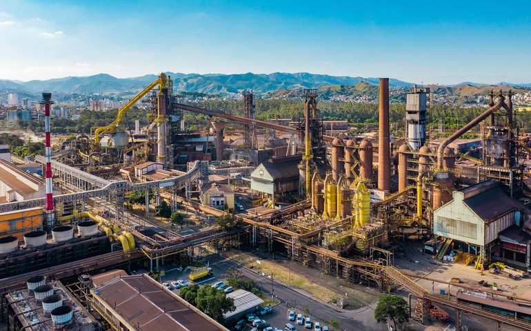 Usiminas reverte prejuízo e registra lucro líquido de R$ 185 milhões no 3º trimestre