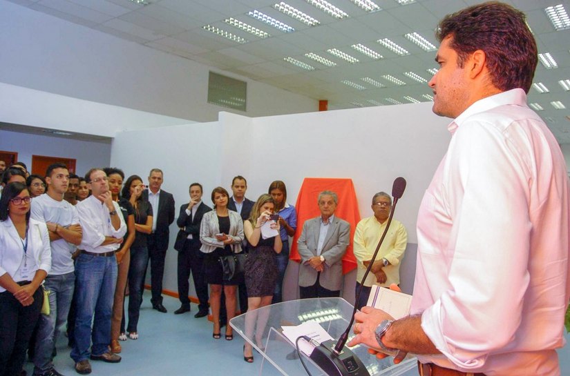 Rui Palmeira prestigia inauguração de centro do Instituto Crescer