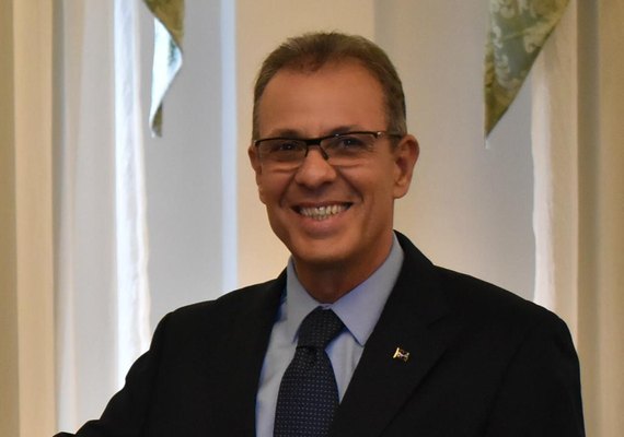 Privatização da Eletrobras sairá até julho, diz ministro de Minas e Energia