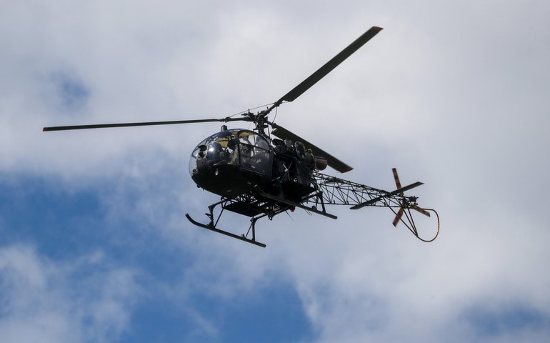 Oito tripulantes de helicóptero que caiu no Equador são encontrados mortos