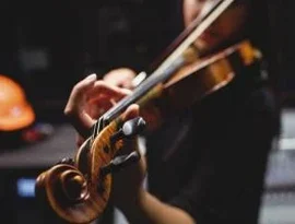 Tocar violino na vida adulta pode ajudar no bem-estar? Veja o que dizem os estudos