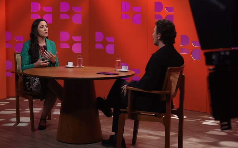 DR com Demori: jornalista detalha investigação sobre família Bolsonaro