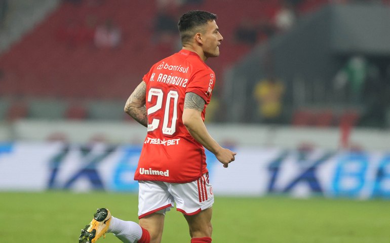 Com um a mais, Inter domina Cruzeiro, mas não sai do 0 a 0 no Beira-Rio