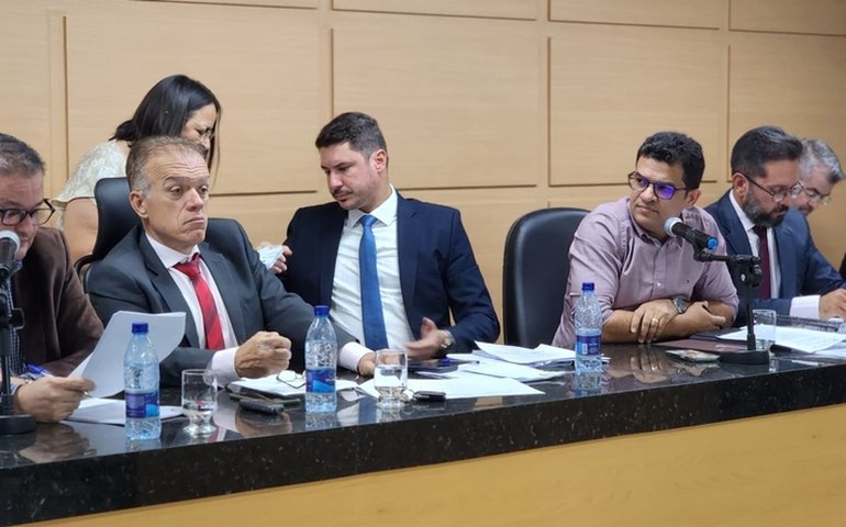 Secretários respondem dúvidas em CPI e são elogiados pelos vereadores