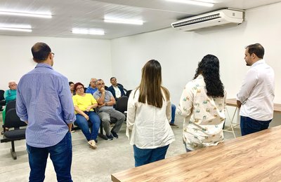 Semsc e comerciantes discutem retirada de publicidade irregular das bancas de revistas