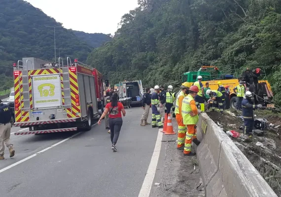 Acidente com ônibus deixa quatro pessoas mortas na Bahia; há feridos