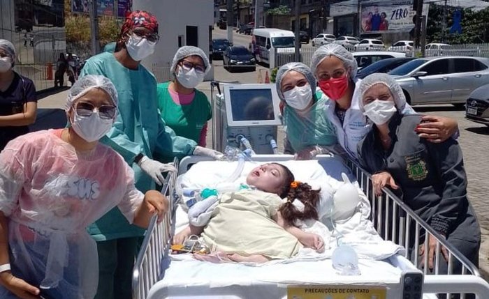 Equipe do Hospital da Criança de Alagoas acompanhou Hadassah em seu primeiro banho de sol