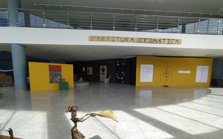 Última semana das exposições Desaguar e Identidade e Partitura Cromática