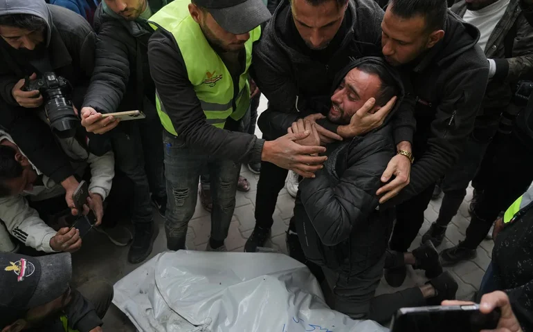 Fogo israelense mata 11 palestinos em Gaza, incluindo duas crianças, segundo autoridades hospitalares locais