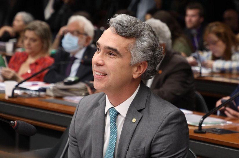 Rafael Brito aprova PL que garante acompanhamento para alunos com transtornos de aprendizagem