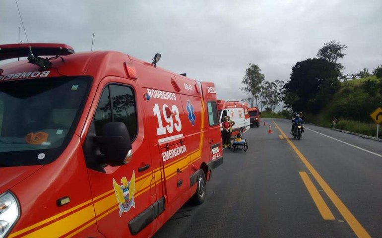 Corpo de Bombeiros atua em acidente que deixou um morto e seis feridos em Olho D’Água das Flores