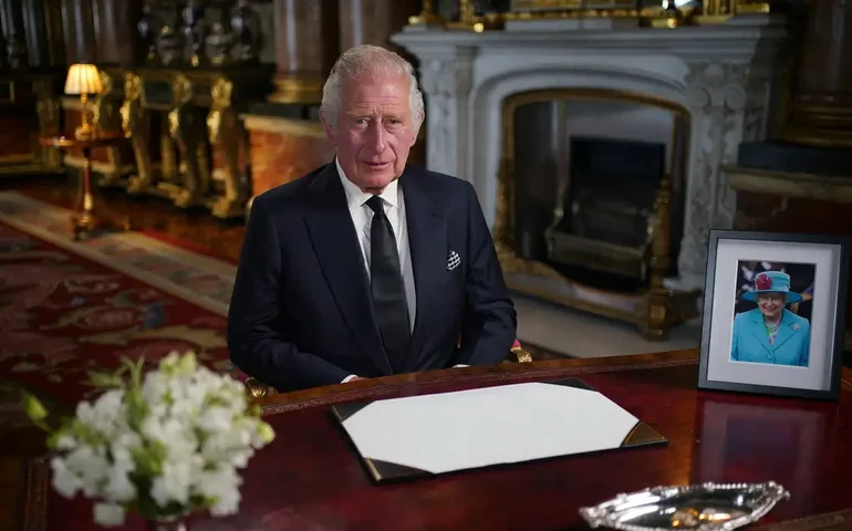 Rei Charles e membros da realeza britânica vão retirar patrocínios de quase 200 instituições de caridade; entenda