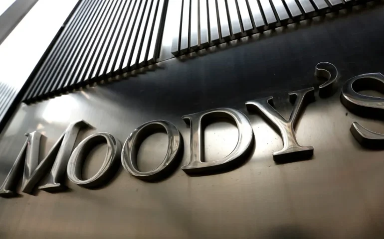 Moody's revisa perspectivas de 21 instituições financeiras do Brasil em linha com o País