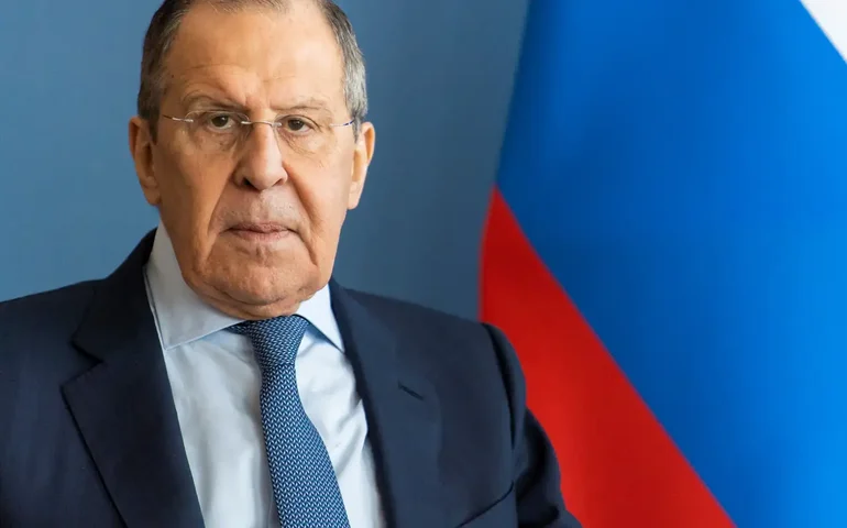 O chanceler russo também afirmou que líderes ucranianos que chegaram ao poder após 2014 teriam violado acordos e prejudicado a estabilidade, enquanto a Rússia busca defender o que considera seus interesses legítimos.