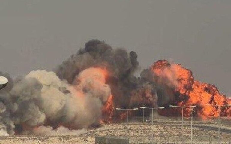 Caça Tejas da Índia cai durante exibição no Dubai Airshow 2025