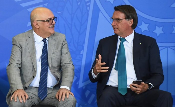Milton Ribeiro e Jair Bolsonaro durante evento em Brasília