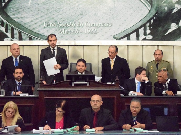Aprovado, com emendas, projeto que modifica Estatuto dos Policiais Militares