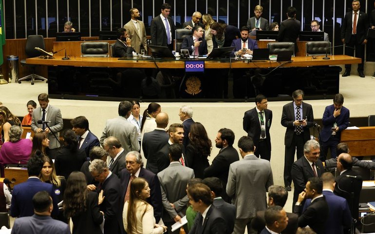 Câmara aprova ampliação gradual da licença-paternidade