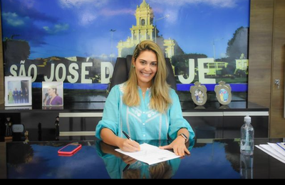 Prefeita Ângela Vanessa anuncia reposição salarial para Educação em São José da Laje