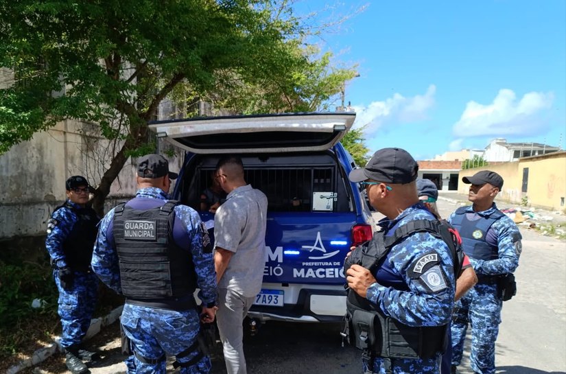 Guarda Municipal prende suspeito por tráfico de drogas na Praça da Faculdade