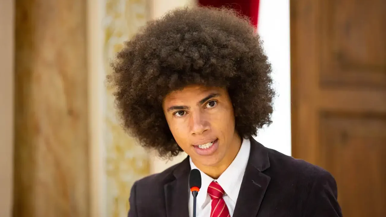Deputado Renato Freitas afirma ter sido vítima de racismo após briga de rua em Curitiba